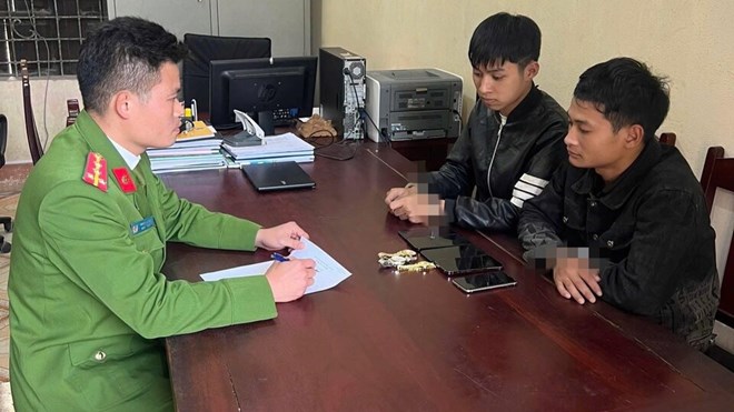 Khởi tố 2 đối tượng đột nhập cửa hàng điện thoại ở Phú Thọ