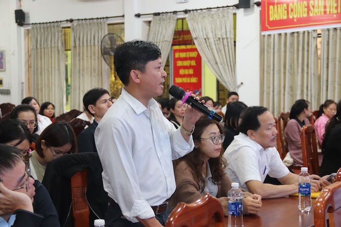 하이쩌우 동 노동조합(다낭시)은 2025-2030년 임기의 제1차 시 노동조합 대회 결과 및 2025년 4분기 기초 노동조합 업무 회의 결과를 알리는 회의를 개최했습니다. 사진: 응우옌 린