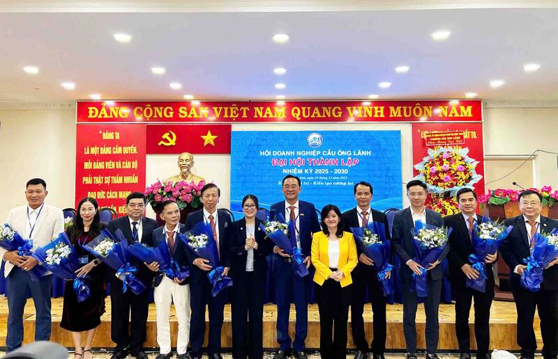 The Congress established the Cau Ong Lanh Business Association. Photo: Ha May