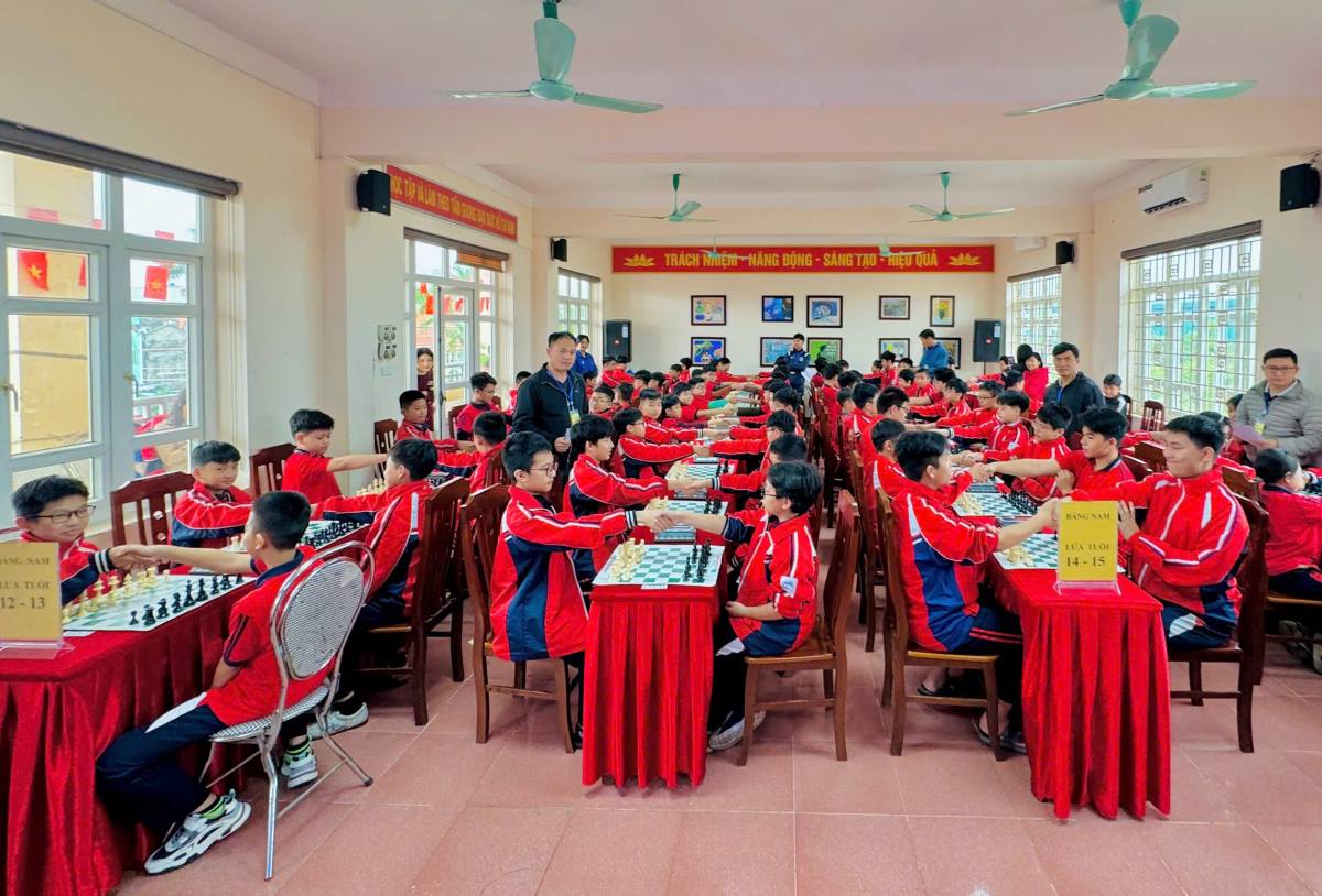 Binh quan moi nam hoc co khoang 207.000 tre em va hoc sinh o Quang Ninh duoc ho tro sua hoc duong. Anh: Nguyen Hung