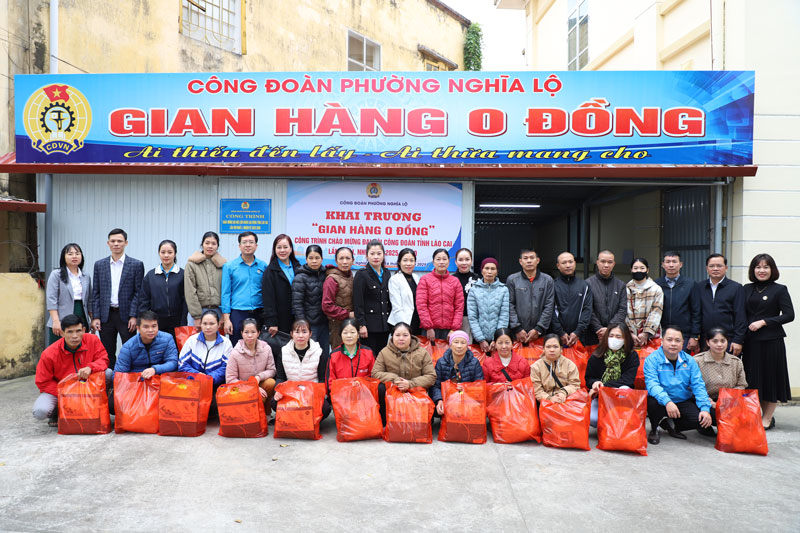 Cong doan phuong Nghia Lo mo “Gian hang 0 dong”, se chia kho khan dip cuoi nam. Anh: Vuong Anh 