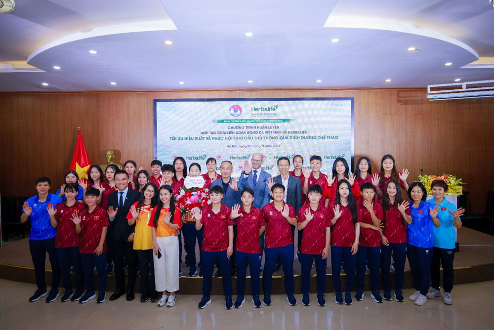 Ahead of the 33rd SEA Games, Herbalife coordinated with the Vietnam Football Federation and the Vietnam Olympic Committee to organize a training series on nutrition and sports performance in Hanoi (15' 17.11. Photo: Provided by the enterprise