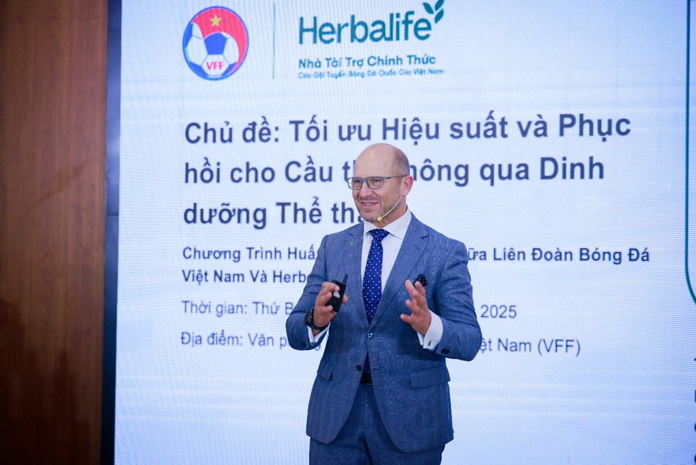 Tien si Julian Alvarez, Thanh vien Hoi dong Co van Dinh duong Herbalife.