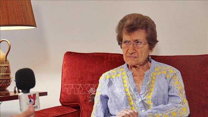 Cora Weiss es una amiga estadounidense que ha estado asociada con Vietnam durante muchas decadas. Foto: TTXVN