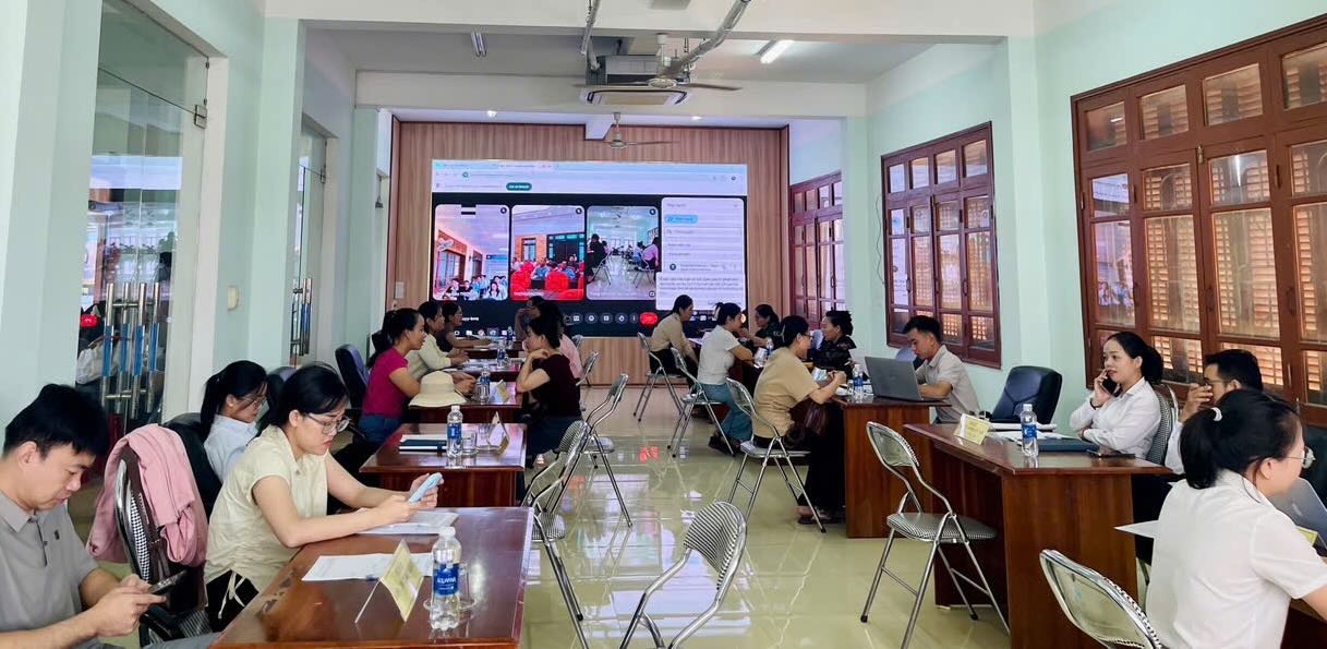 Quang Tri Employment Service Center supports more than 4,000 job seekers each year. Photo: Thanh Phuong