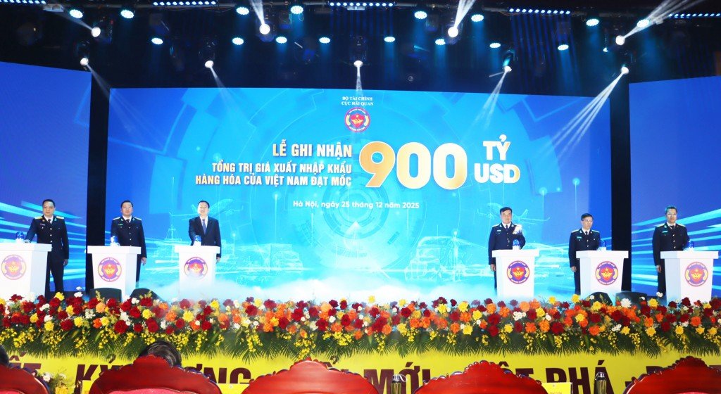 Le ghi nhan tong gia tri xuat khau hang hoa cua Viet Nam dat 900 ty USD va Hoi nghi tong ket cong tac nam 2025, phuong huong cong tac nam 2026 cua Cuc Hai quan. Anh: Cuc Hai quan