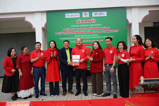 하이퐁 식품 은행 운영 위원회 출범. 사진: 하이퐁 전자 정보 포털