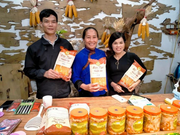 Currently, the country has more than 33,500 cooperatives and nearly 17,400 OCOP products. Photo: Hao Thien