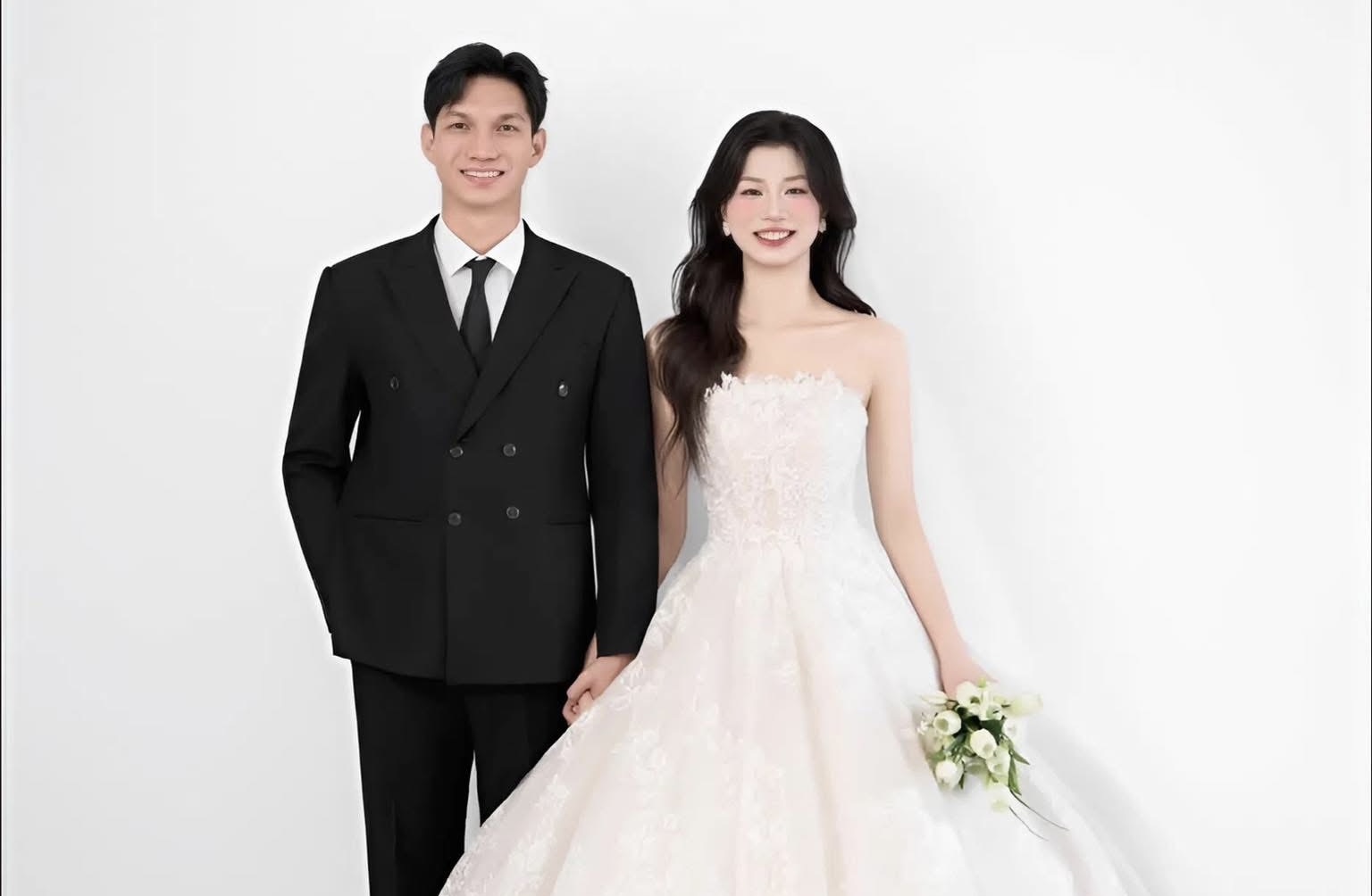 Volleyball middle blocker Pham Thi Hien is about to get married. Photo cut from video