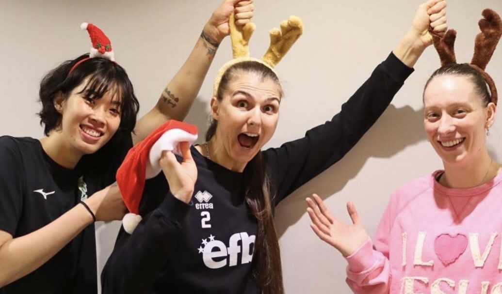 Chu cong Thanh Thuy don Giang sinh tai Nhat Ban. Anh cat tu video