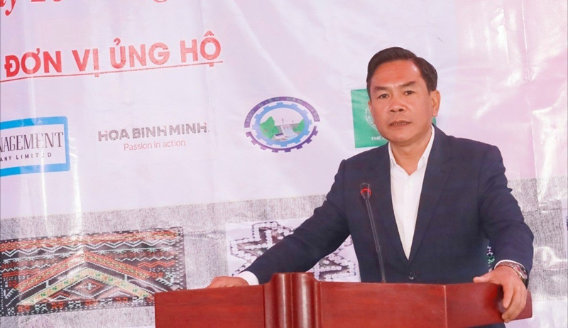 Ong Nguyen Trung Kien - Bi thu Dang uy xa Muong Bo mong rang nguoi dan som on dinh cuoc song sau khi co nha tai dinh cu. Anh: Duc Phuong 