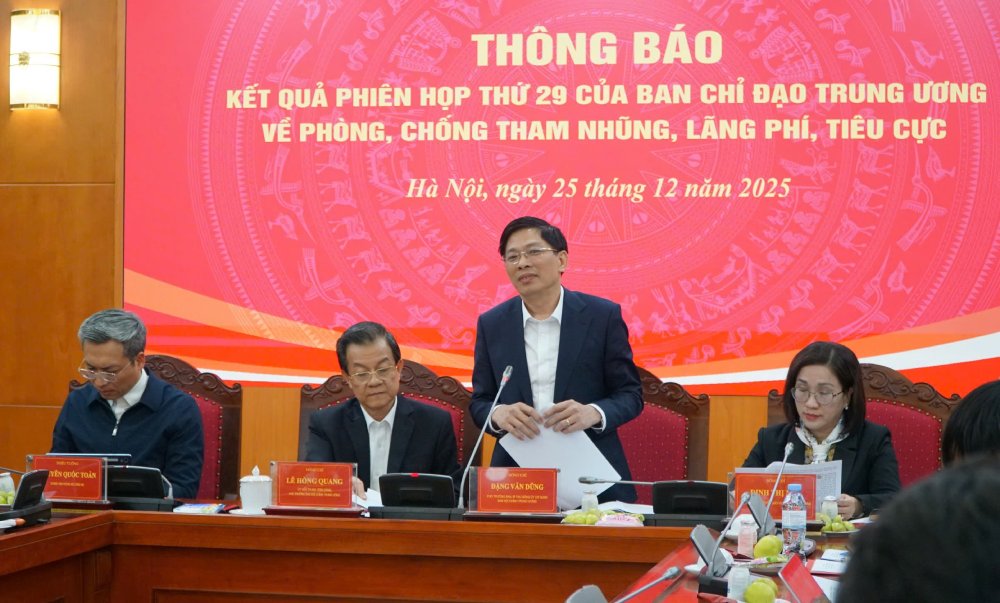 Pho Truong Ban Noi chinh Trung uong Dang Van Dung 
