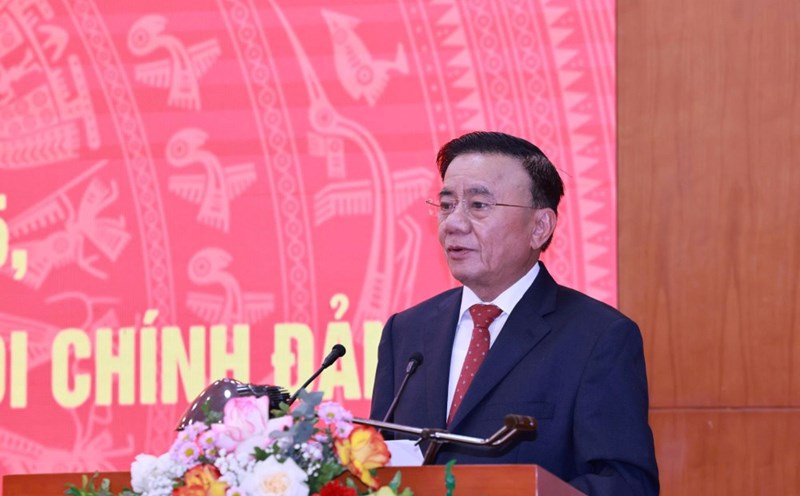 Politburo member and Standing member of the Secretariat Tran Cam Tu has just signed and issued a Directive of the Secretariat on organizing Binh Ngo Tet in 2026. Photo: Tran Vuong