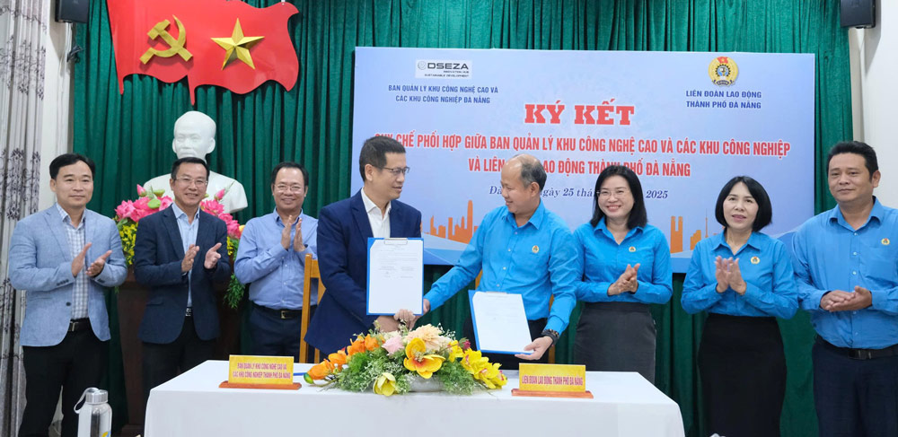 La Federacion Laboral de la ciudad de Da Nang firma un acuerdo de coordinacion con la Junta de Gestion de Parques de Alta Tecnologia y Parques Industriales de Da Nang. Foto: Sindicato de Da Nang.