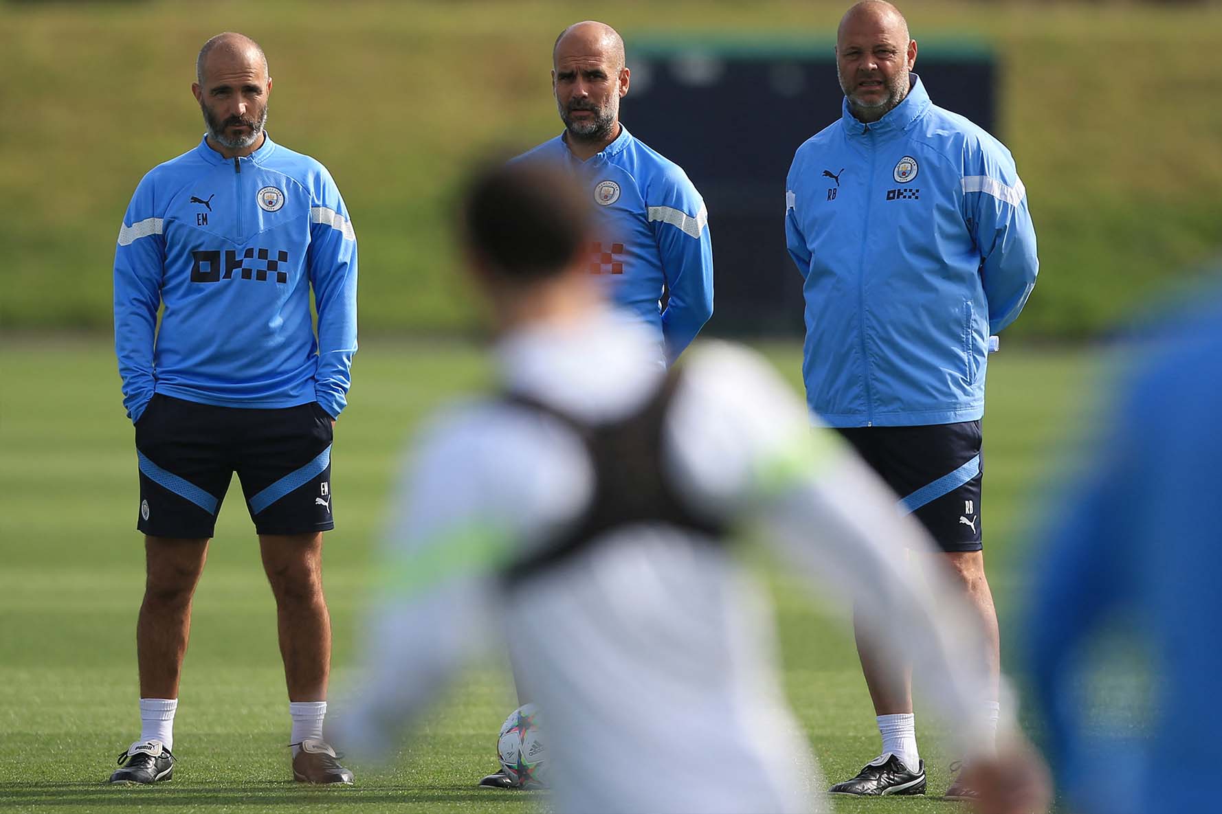 Enzo Maresca during a Man City training session with Pep Guardiola in December 2022. Photo: AFP