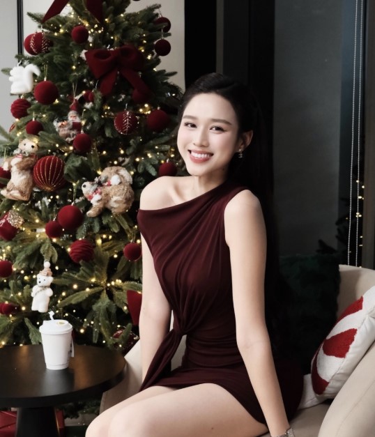 Do Thi Ha chia se anh don Giang sinh dau tien sau khi ket hon. Anh: NVCC