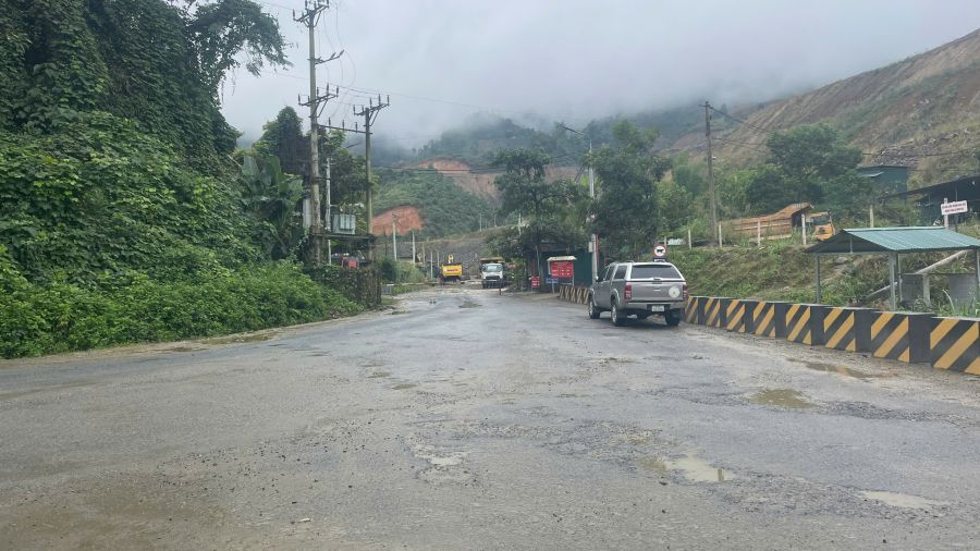 1ヶ月後、住民が集まり、抗議テントを張ったターフォイ銅鉱山の入り口と工場への入り口が解体されました。写真:ディン・ダイ