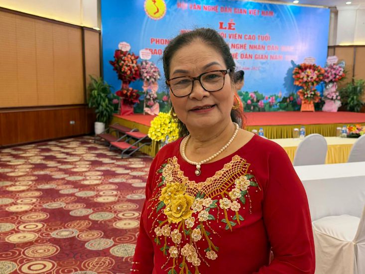 Meritorious Artist Pham Thi Quyet - Head of the Quang Yen - Quang Ninh Dung Singing Club. Photo: Minh Trang