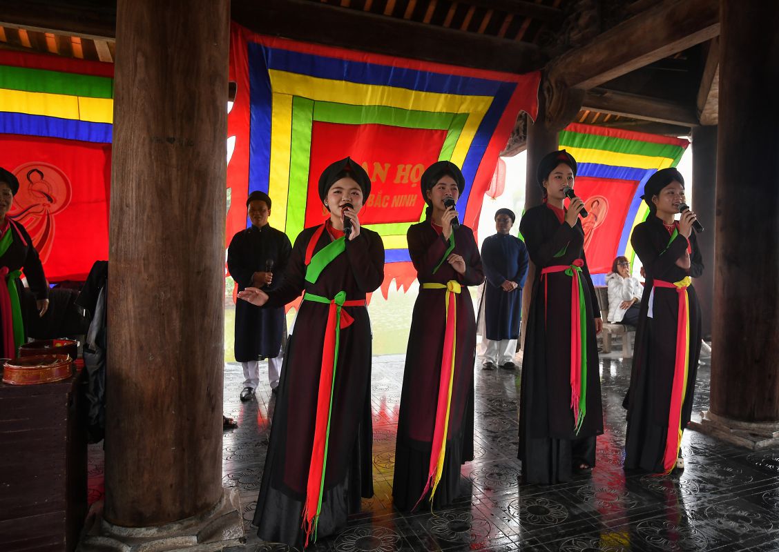 Hat quan ho “dac san” Bac Ninh. Anh: Viet Van