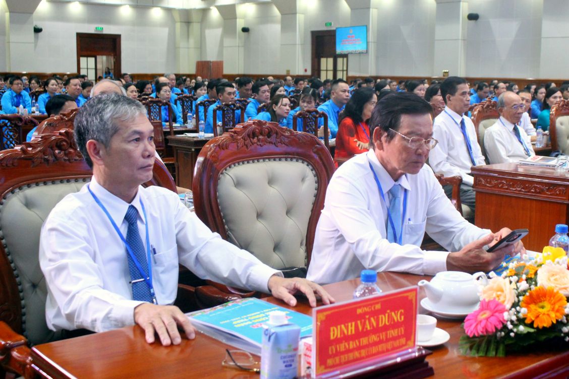 Ong Dinh Van Dung (bia trai anh) Uy vien Ban Thuong vu Tinh uy, Pho Chu tich Thuong truc Uy ban Mat tran To quoc Viet Nam tinh Dong Thap. Anh: Luc Tung