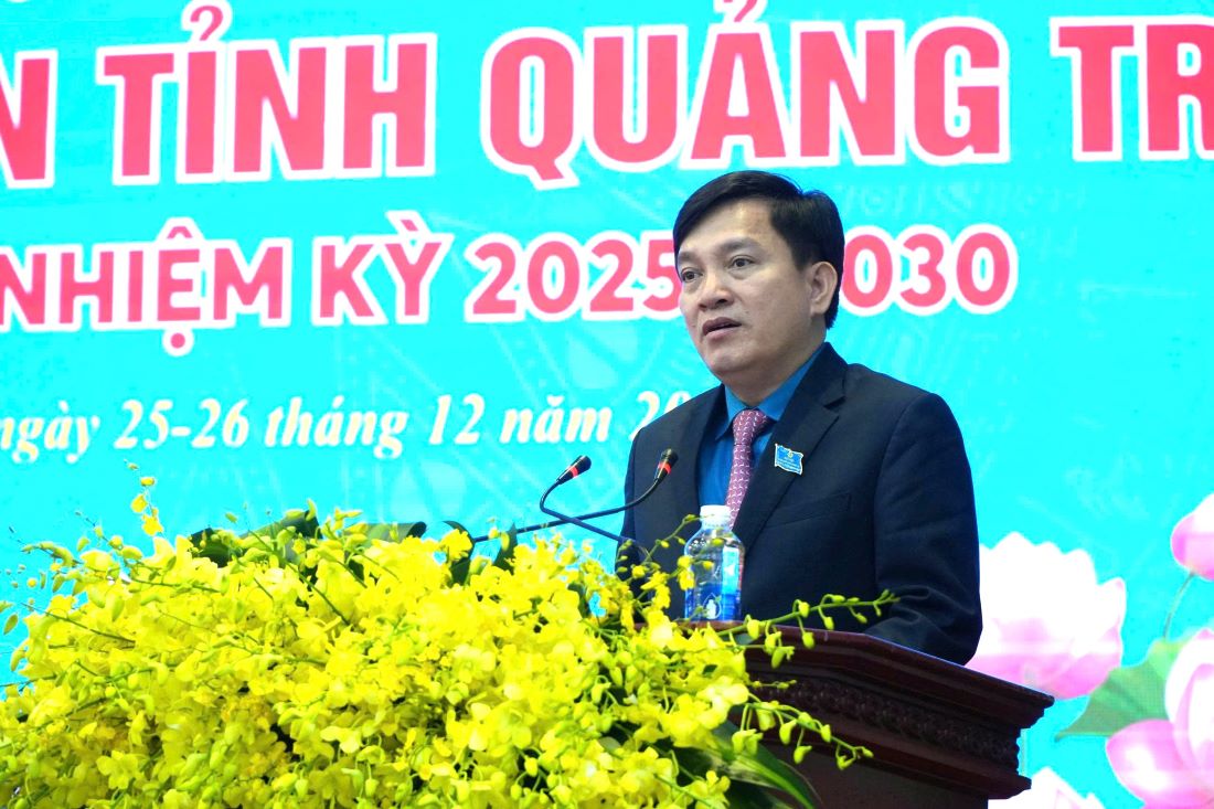 Ong Nguyen Xuan Hung, Pho Chu tich Tong Lien doan Lao dong Viet Nam phat bieu chi dao tai Dai hoi Cong doan tinh Quang Tri. Anh: Hung Tho