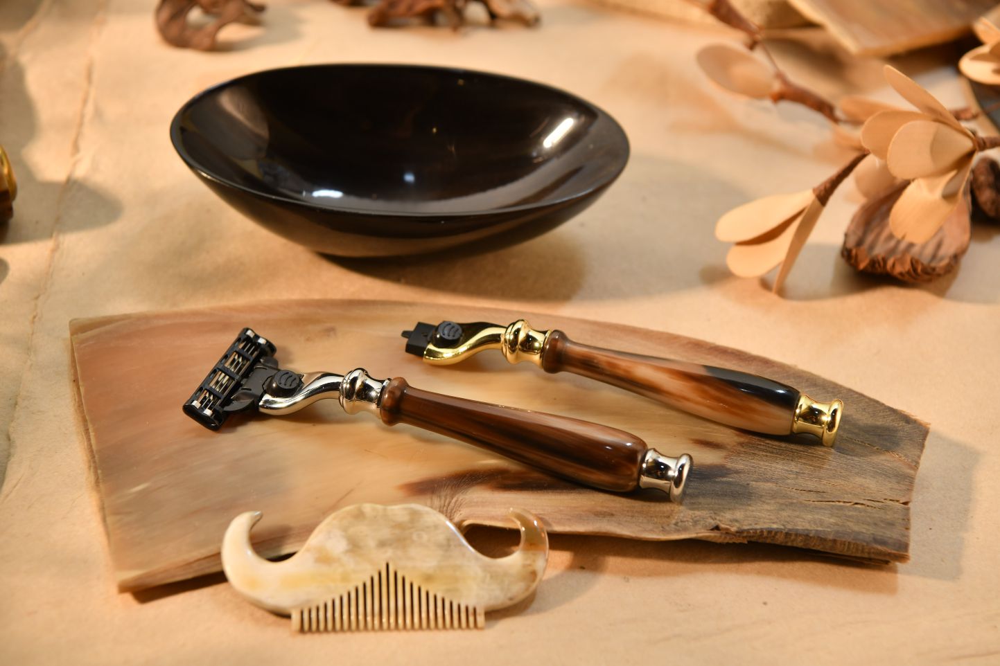 San pham thu cong lam tu sung trau ung dung trong cuoc song. Anh: Nhan vat cung cap