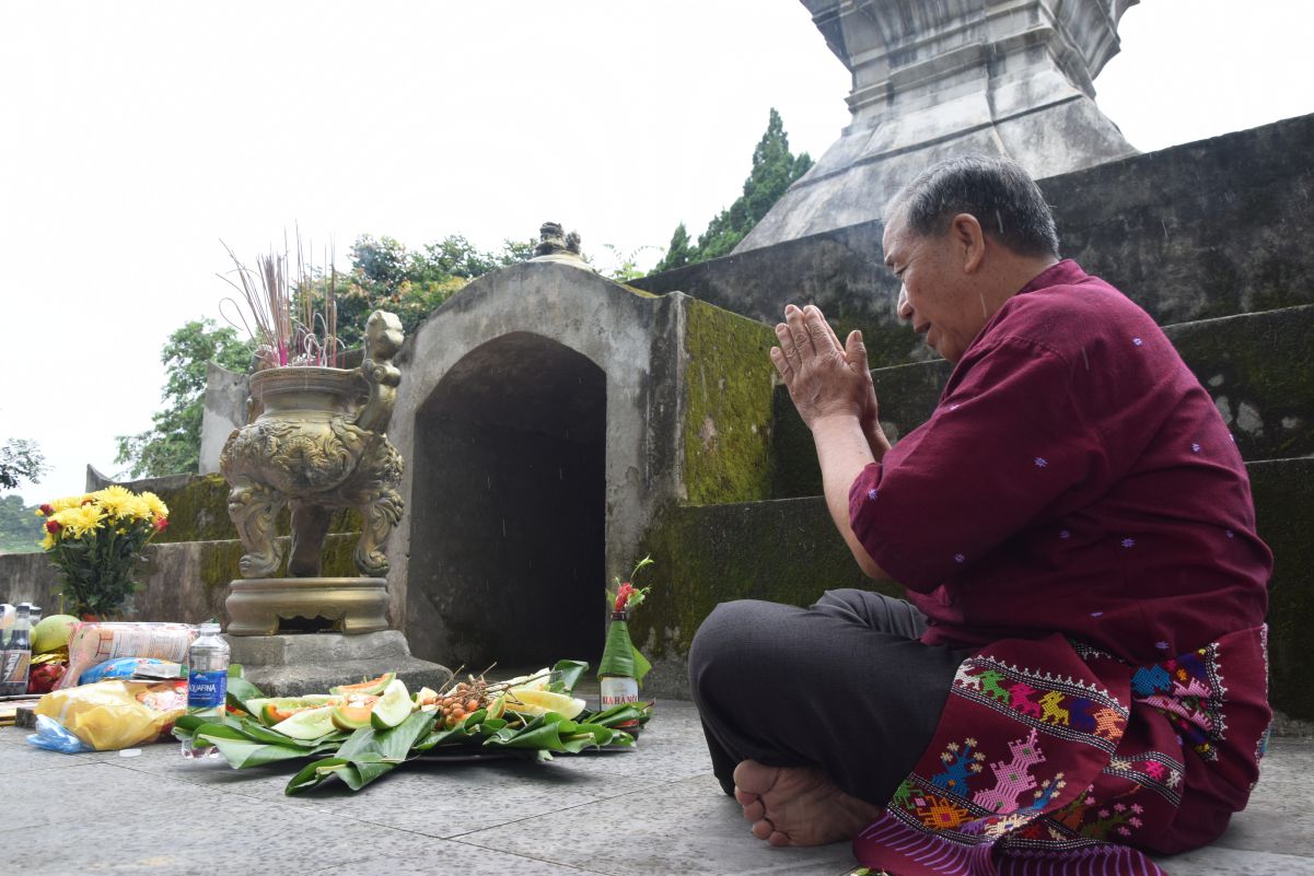 Nghi le cung Khau Ho (com goi) tai thap Muong Va, xa Sop Cop. Anh: Truong Son