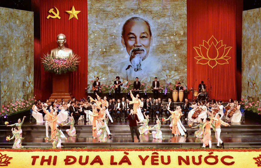 제10회 전국 애국 경쟁 대회 -2020 개막식의 문화 프로그램. 사진: VGP