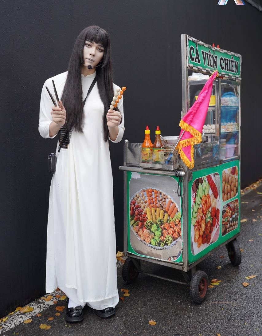 Dan anh trai bien hoa voi man hoa trang truoc them concert. Anh: VieON.