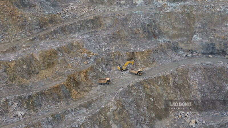 Viec khai thac khoang san da dien ra binh thuong, tao viec lam cho khoang 800 lao dong. Anh: Dinh Dai