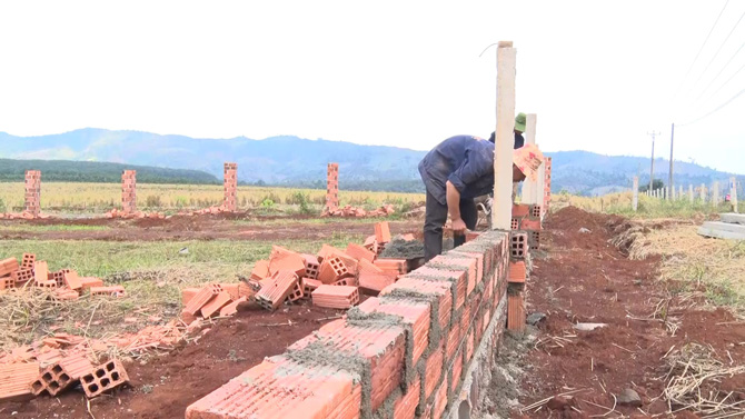 Mai nha kien co giup on dinh doi song nhan dan. Anh: Hoang Long 