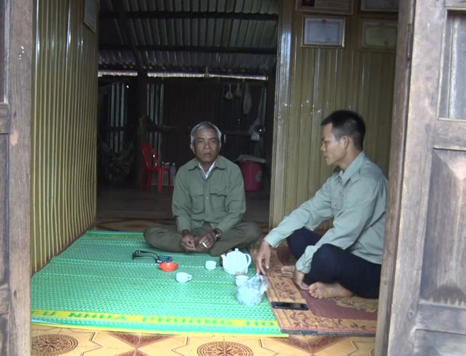 Cac gia lang, truong ban vui mung, phan khoi vi cuoc song nguoi dan ngay mot doi thay tich cuc, khong con canh lo bi doi kem mua giap hat. Anh: Hoang Long 