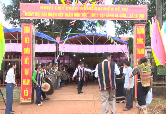 Khong gian van hoa cong chieng la di san van hoa truong ton trong long nguoi dan ban dia. Anh: Hoang Long 