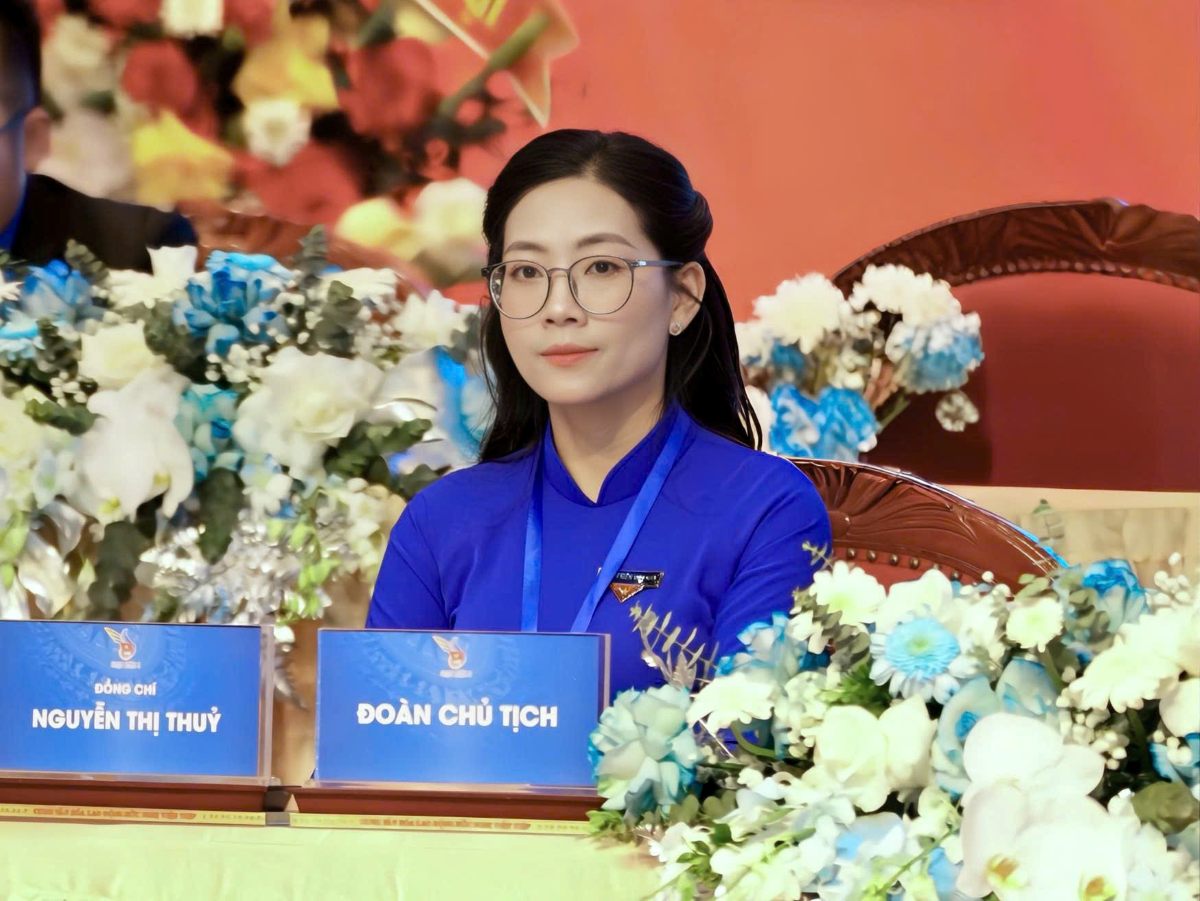 응우옌 티 투이 여사가 하이퐁시 청년 연맹 서기를 맡고 있습니다. 사진: 하이퐁시 청년 연맹