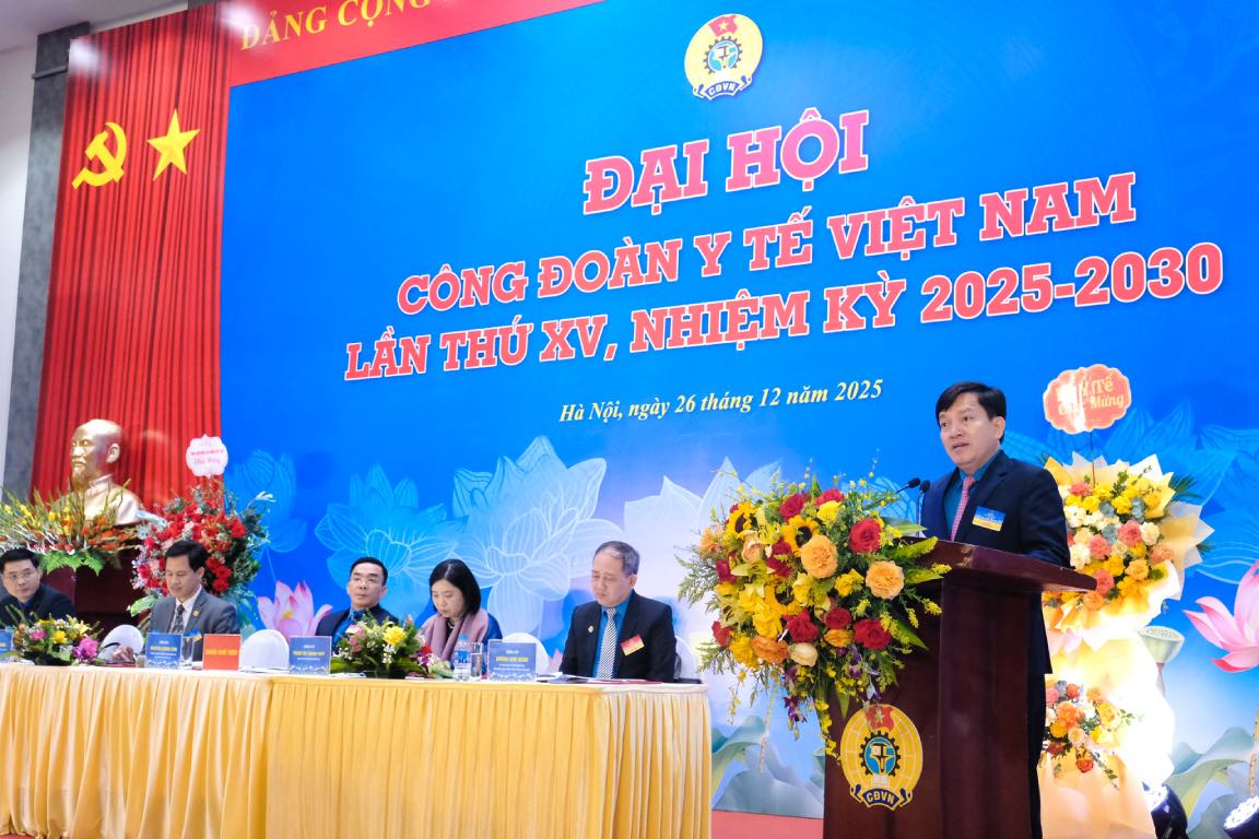 Pho Chu tich Tong Lien doan Lao dong Viet Nam Nguyen Xuan Hung phat bieu tai dai hoi. Anh: Bao Han 