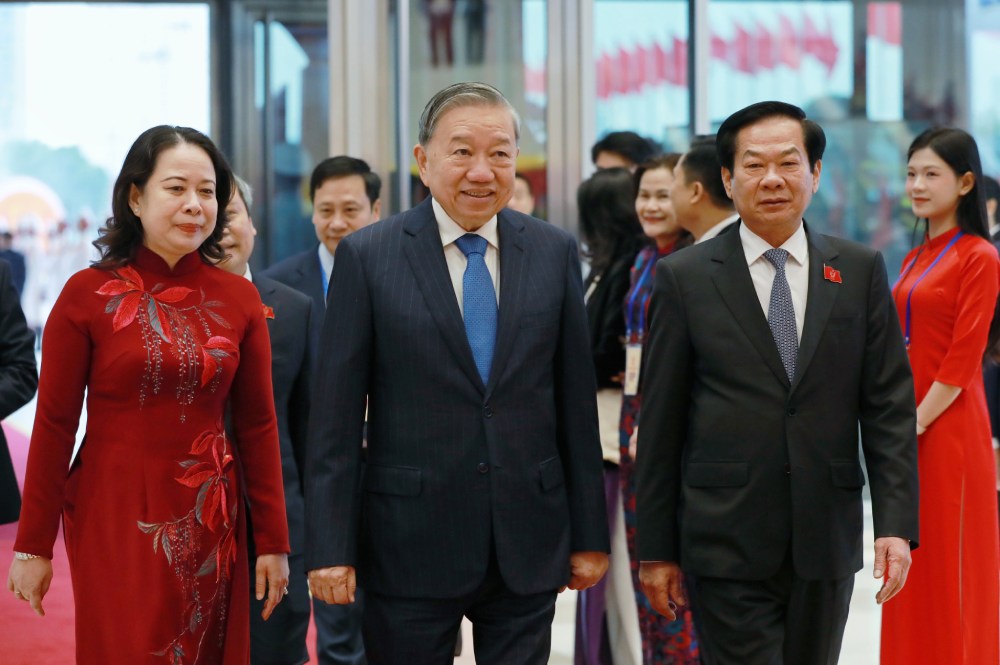 Pho Chu tich nuoc Vo Thi Anh Xuan - Pho Chu tich thu nhat Hoi dong Thi dua - Khen thuong Trung uong, Truong Ban To chuc Dai hoi Thi dua yeu nuoc toan quoc lan thu XI don Tong Bi thu To Lam. Anh: To The