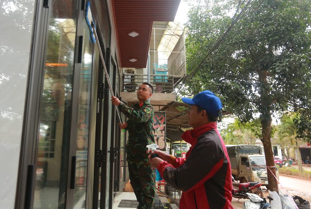 Ho tro don dep nha cua khi nguoi dan tro ve nha. Anh: Hung Tho