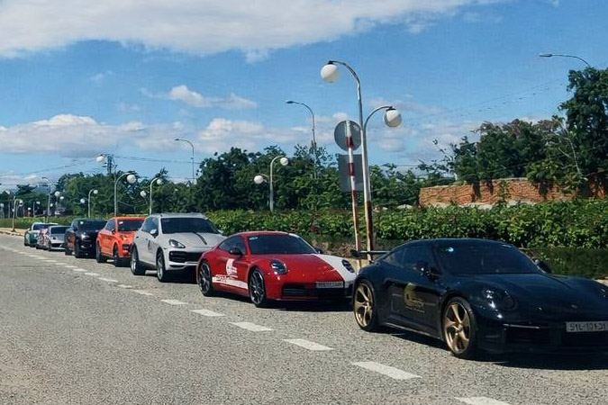 Many Porsche cars of product lines participated in the meeting in Khanh Hoa. Photo: Car Spotting Vietnam