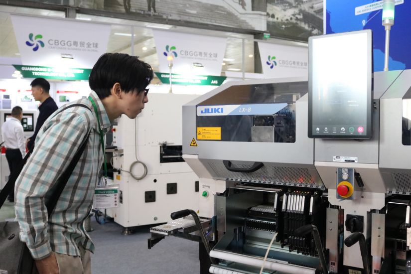 2025 recorded positive signals when domestic businesses deeply participated in the global supply chain, contributing nearly 50% of industrial production value. Photo: Tuyet Lan