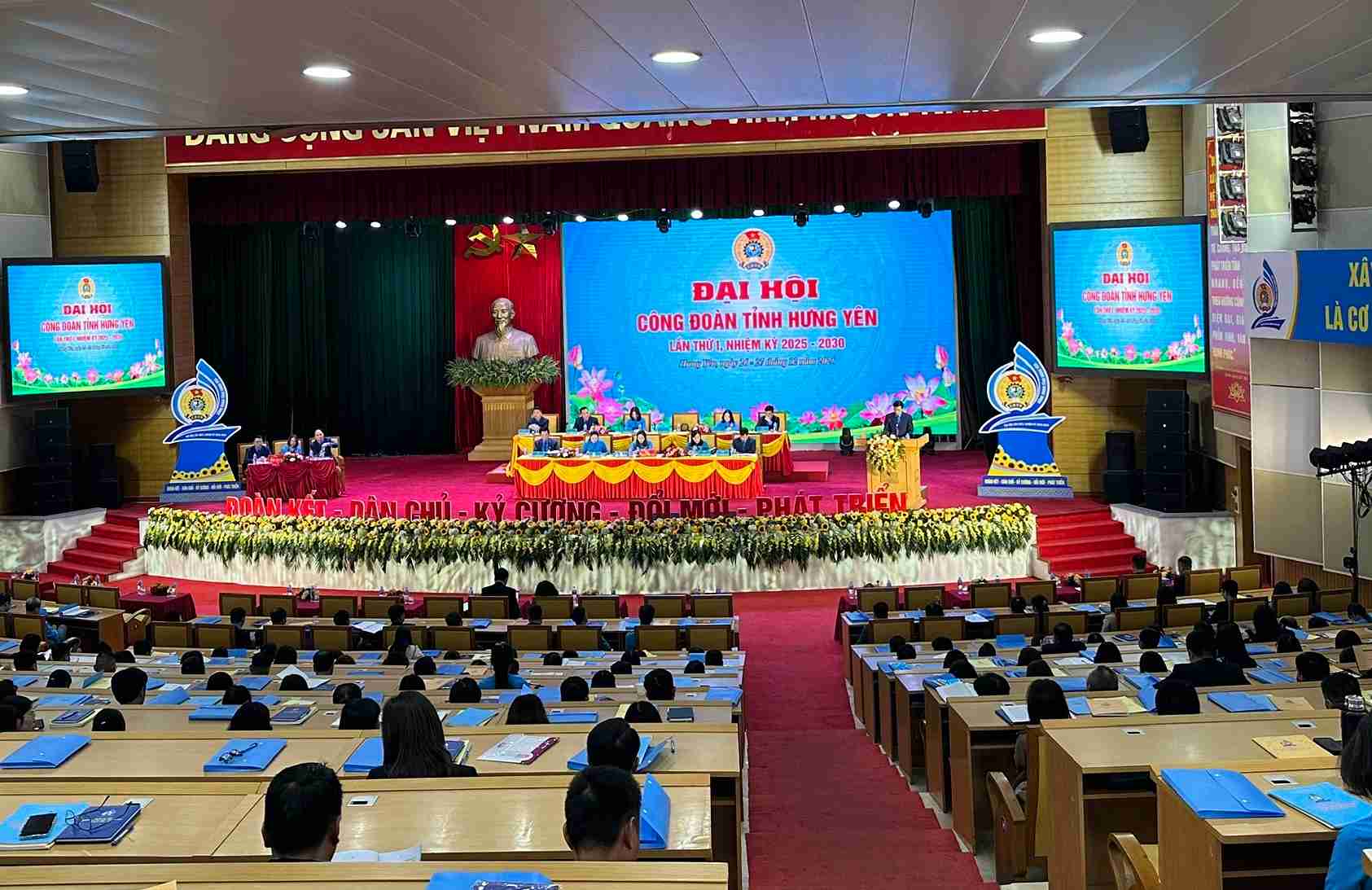 The first working session of the 1st Hung Yen Provincial Trade Union Congress, term 2025-2030 took place. Photo: Mai Huong