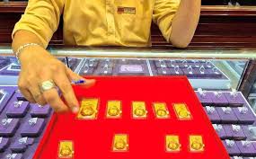 Domestic gold prices continue to increase, approaching the threshold of 160 million VND/tael. Photo: Phan Anh