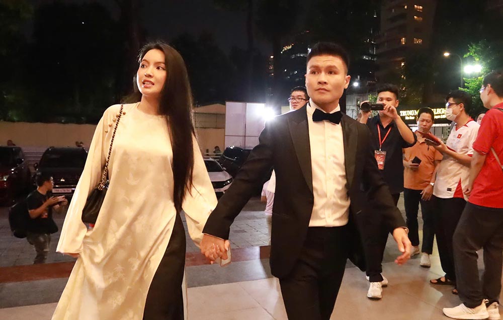 Toi 26.12, gala trao giai Qua bong vang 2025 dien ra tai nha hat Ben Thanh (phuong Sai Gon, TPHCM). Truoc gio gala trao giai dien ra, cac cau thu da som den nha hat Ben Thanh.