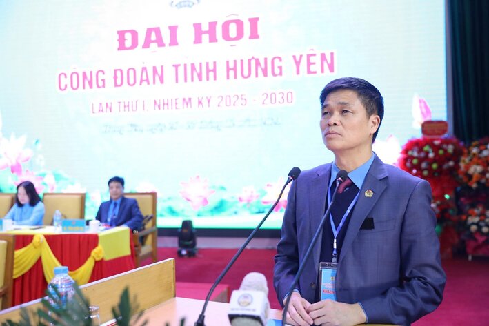 Vice President of the Vietnam General Confederation of Labour Ngo Duy Hieu speaks at the Congress. Photo: Mai Huong