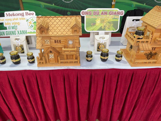  Ong Du An Giang - tu mo hinh nuoi ong ban dia den nhung san pham mat ong nguyen chat, gop phan nang tam gia tri nong san Viet theo huong ben vung. Anh: Ngoc Mai  