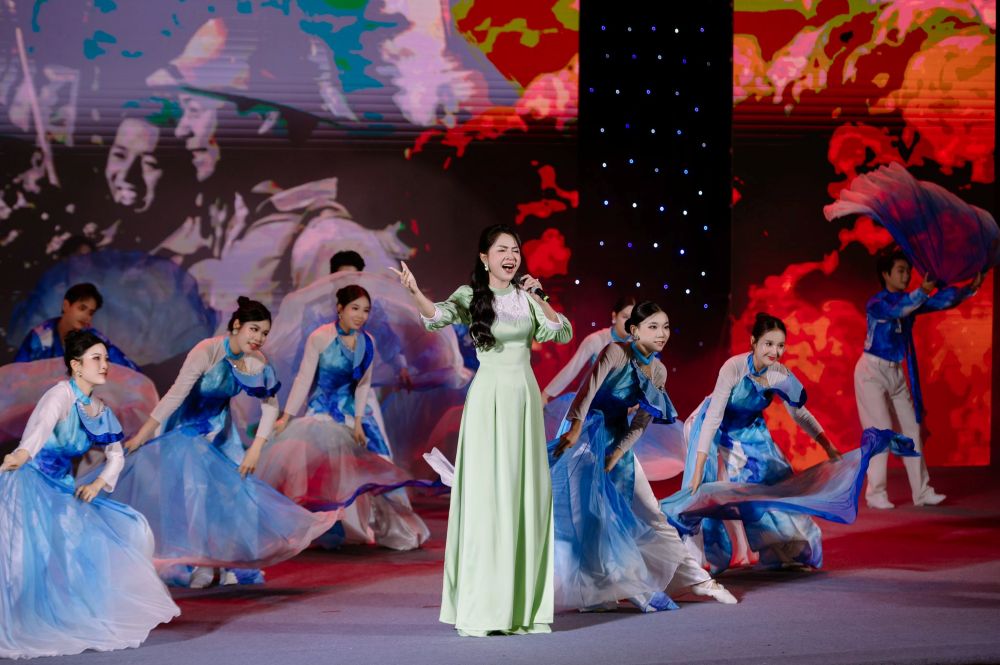 The final of Miss Student Peace Vietnam took place on the evening of December 28 at the Military Zone 5 Gymnasium. Photo: BTC