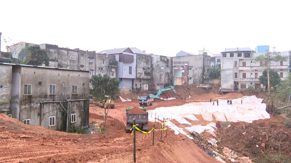 꽝찌의 꽝쭝 작전이 결승선을 통과하고 케산 주민들이 집으로 돌아왔습니다. 사진: 흥터