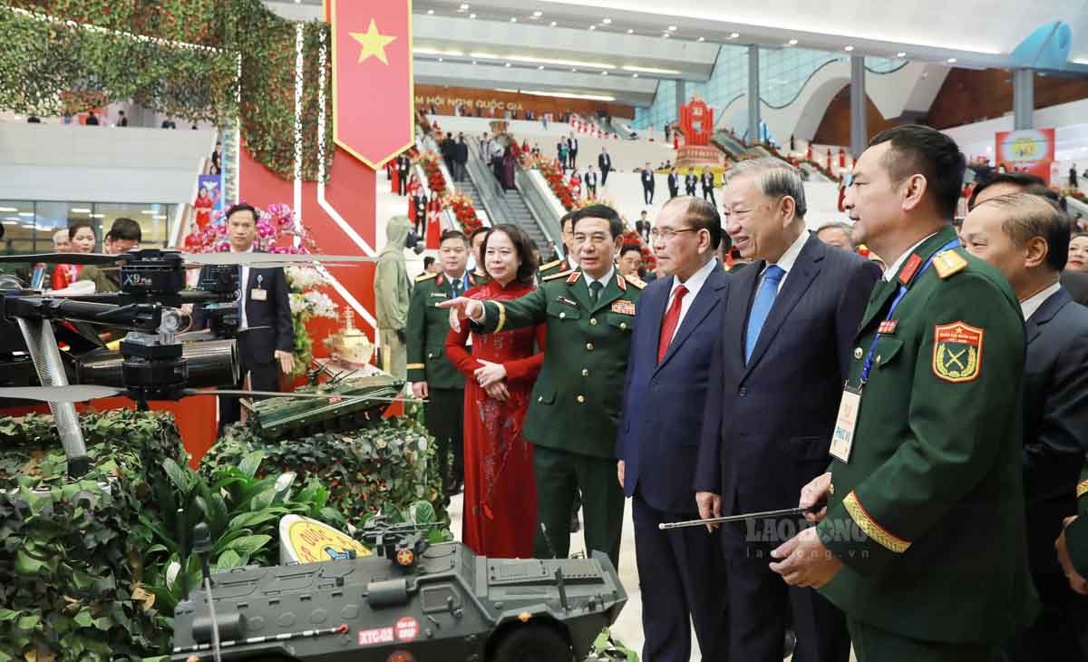 khu trung bay tai dai hoi. 