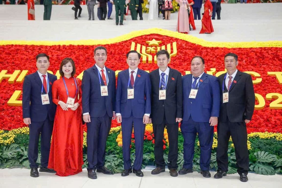 Cac dai bieu tham du dai hoi. Anh: To The 