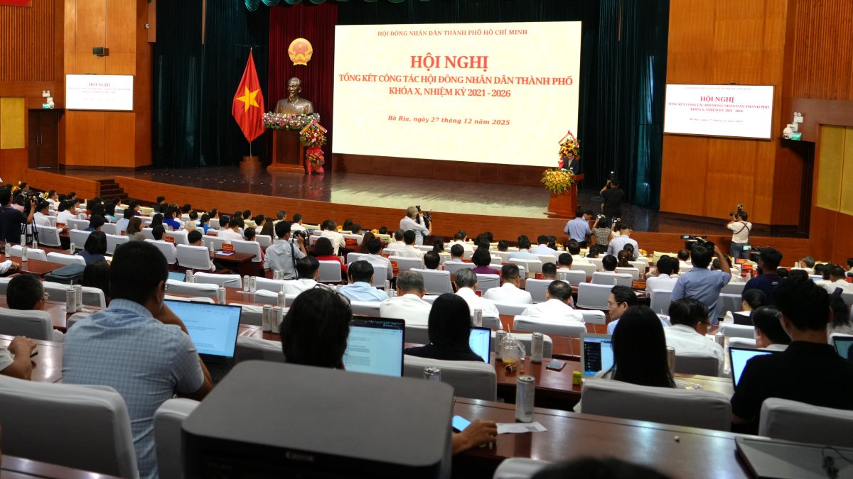 Conference summarizing the activities of the 10th Ho Chi Minh City People's Council, term 2021-2026. Photo: Thanh An