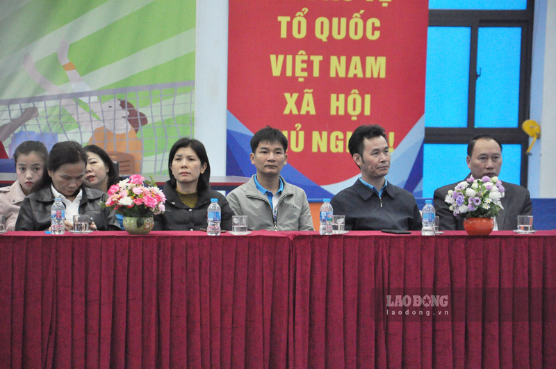 Dai dien lanh dao Lien doan Lao dong tinh Lao Cai du le khai mac giai the thao. Anh: Dinh Dai